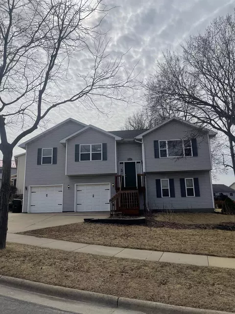 5311 Park Meadow Dr, Madison, WI 53704