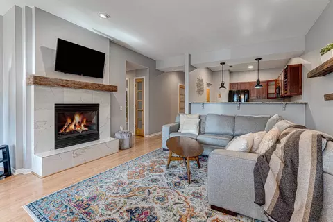 1140 E Dayton St #104, Madison, WI 53703