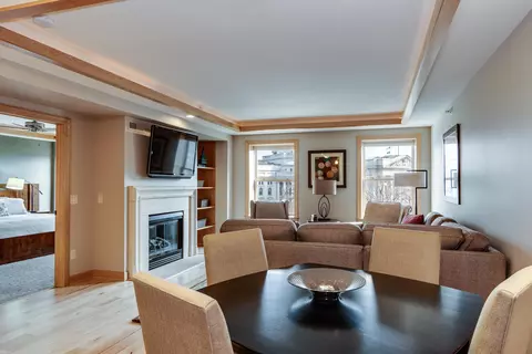123 W Washington Ave #609, Madison, WI 53703