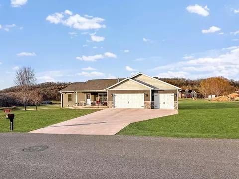 61614 Parkview Dr, Prairie Du Chien, WI 53821