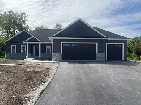 300 Luann Kay Ln, Orfordville, WI 53576