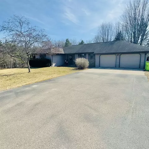 42 E Curharken Dr, Edgerton, WI 53534