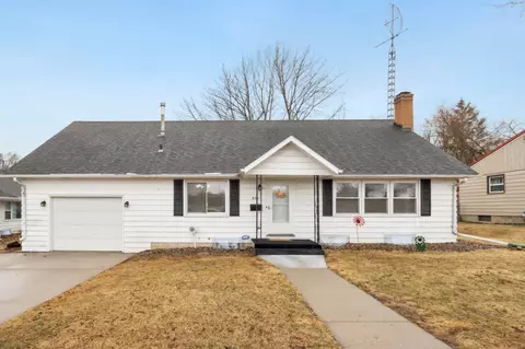 834 6th St, Baraboo, WI 53913