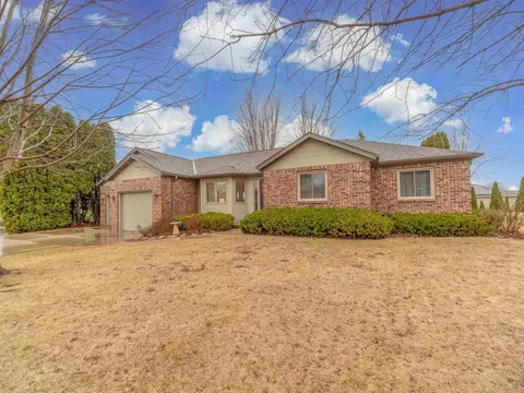 406 Eilbes Ave, Beaver Dam, WI 53916