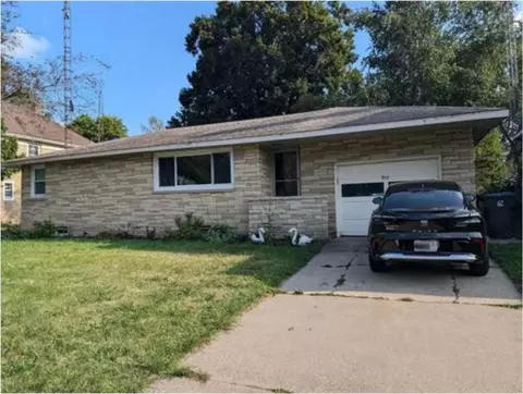 213 E 2nd St, Westfield, WI 53964