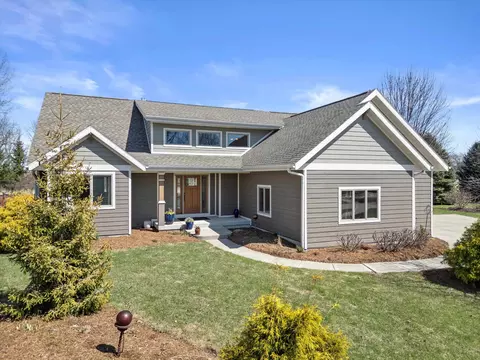 2818 Sunflower Dr, Fitchburg, WI 53711