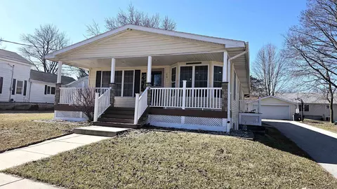 219 N 4th St, Palmyra, WI 53156