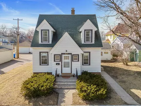 817 Broadway St, Baraboo, WI 53913