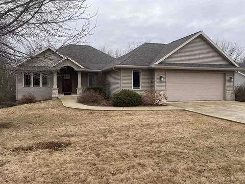 682 Kensington Dr, Ripon, WI 54971