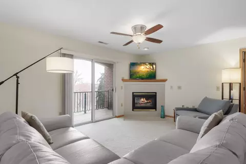 8510 Greenway Blvd #207, Middleton, WI 53562