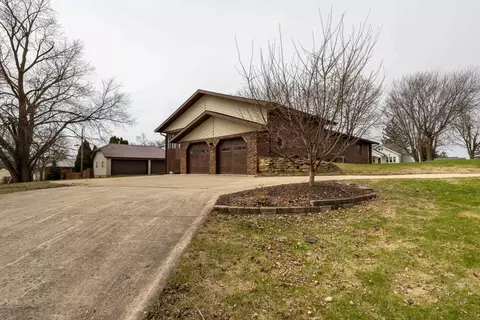 937 Ohio St, Darlington, WI 53530