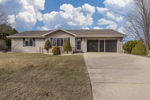4211 Greenbriar Dr, Janesville, WI 53546