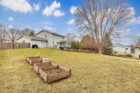 41 Newbury Cir, Madison, WI 53711