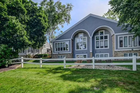 5322 Lighthouse Bay Dr, Madison, WI 53704