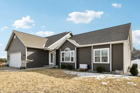 1315 Springbrook Dr, Baraboo, WI 53913