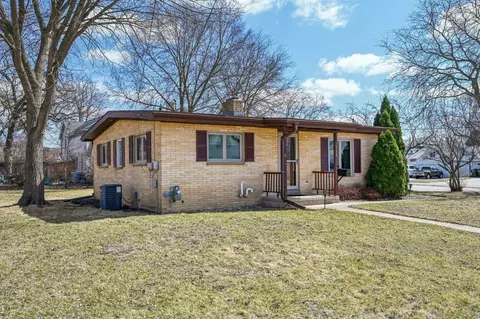 520 6th St, Prairie Du Sac, WI 53578
