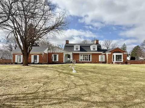 2015 SW Sherwood Dr, Beloit, WI 53511