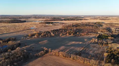 000 Bornick Rd, Portage, WI 53901