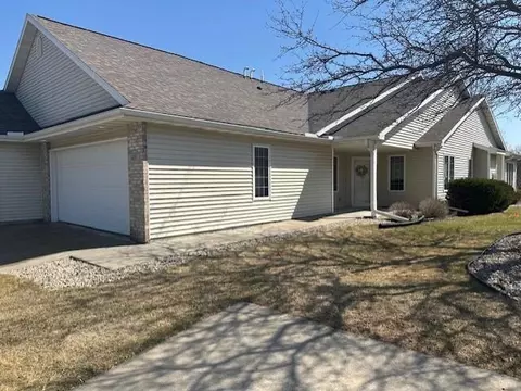 605 Springbrook Cir, Deforest, WI 53532