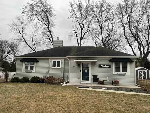 35 Crimson Ln, Oshkosh, WI 54902