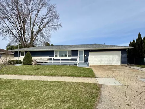 2219 Kenwood Ave, Janesville, WI 53545