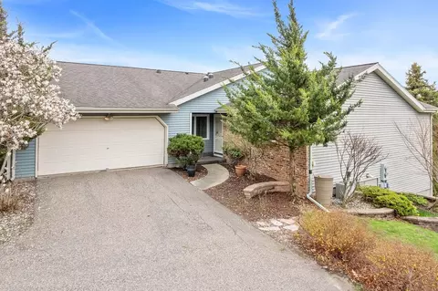884 Iroquois Cir, Baraboo, WI 53913