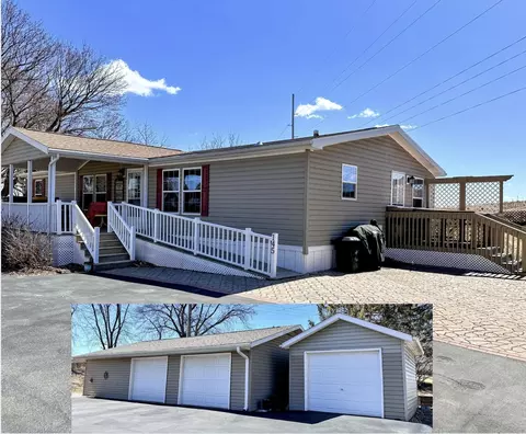 145 W Lancaster St, Patch Grove, WI 53817