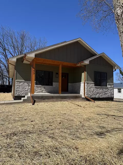 447 S 2nd St, Evansville, WI 53536