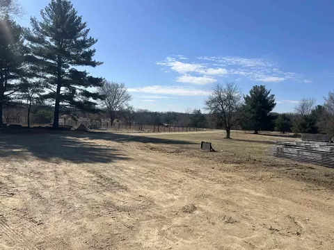 w6648 Military Road, Portage, WI 53901