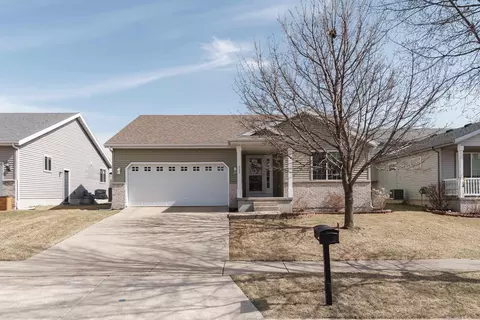 355 S Goldenrod Dr, Sun Prairie, WI 53590