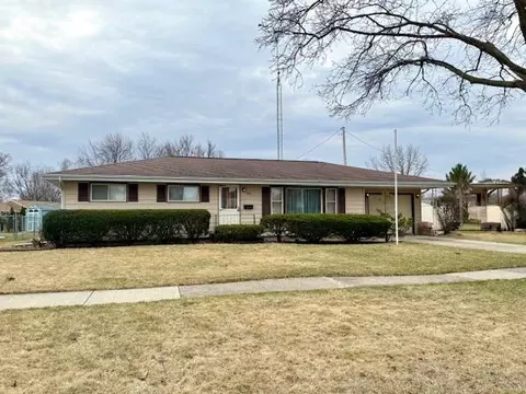 1916 N Hawthorne Park Dr, Janesville, WI 53545