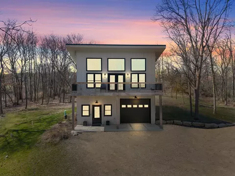 13925 2nd Rd, Darlington, WI 53530