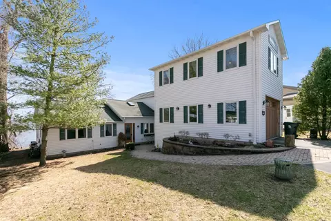 w8647 White Crow Road, Fort Atkinson, WI 53538