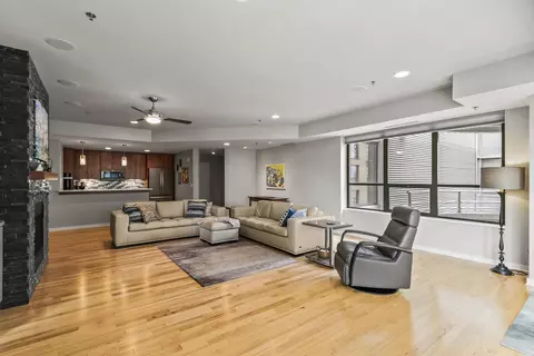 137 E Wilson St #1112, Madison, WI 53703