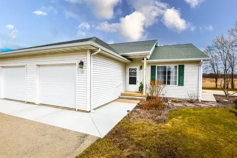 870 Patricia Ct #14, Green Lake, WI 54941