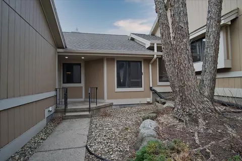 5940 Woodcreek Ln, Middleton, WI 53562