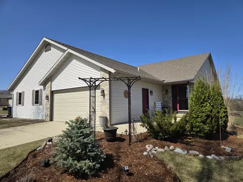 1002 E Lincoln St, Mount Horeb, WI 53572