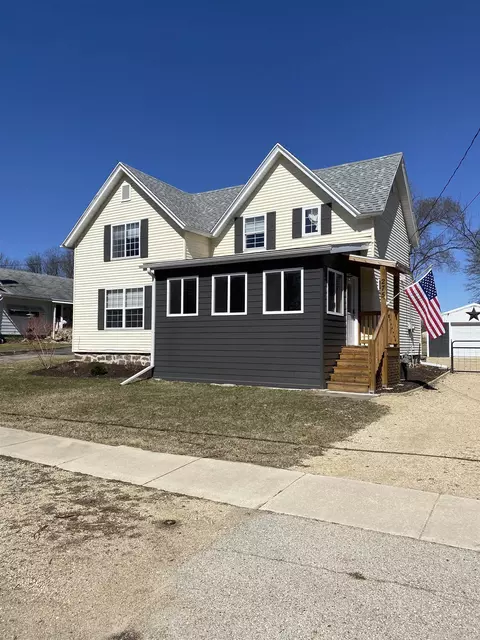 275 E Park St, Montello, WI 53949 photo 1