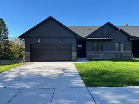 231 N 4th St, Evansville, WI 53536