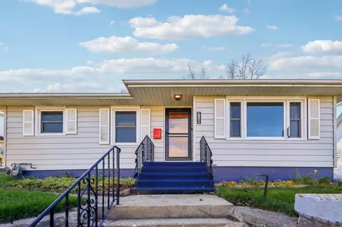 708 W Carroll St, Portage, WI 53901