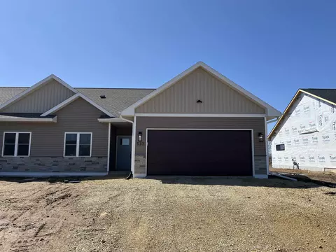 235 N 4th St, Evansville, WI 53536