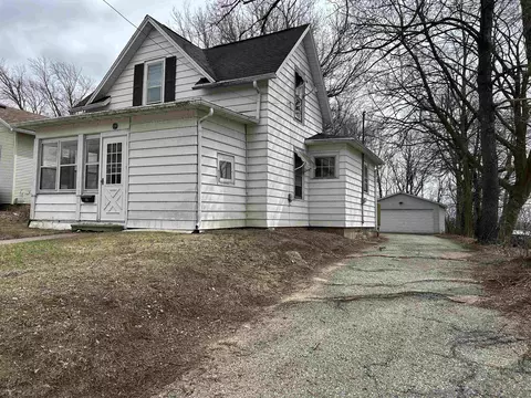1318 Sharon St, Janesville, WI 53545