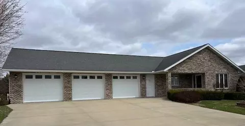 609 S Washington St, Garnavillo, IA 52049