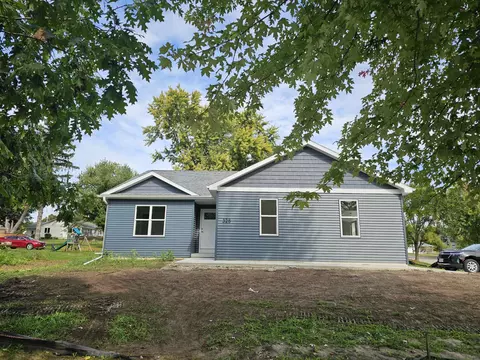 328 Sandmar Dr, Ripon, WI 54971