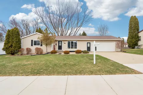 405 E Verleen Ave, Waunakee, WI 53597