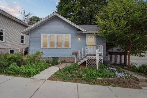 421 S 5th St, Stoughton, WI 53589