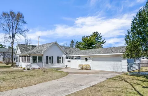 108 W Chestnut St, Pardeeville, WI 53954