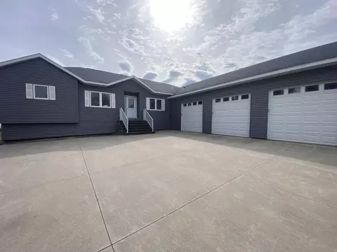 w8525 White Crow Road, Fort Atkinson, WI 53538