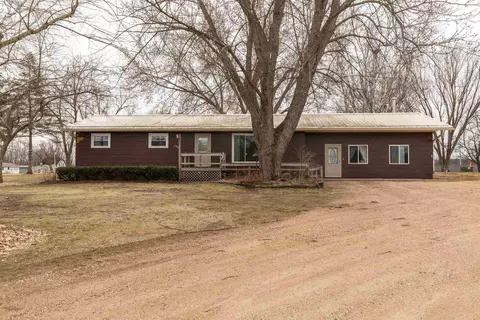w8419 Wisconsin 82, Oxford, WI 53952