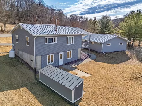 s733 East Redstone Drive, La Valle, WI 53941